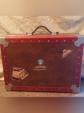 RARE!!! Starbucks Coffee South America Travel Case w/ Passport Stamps.
